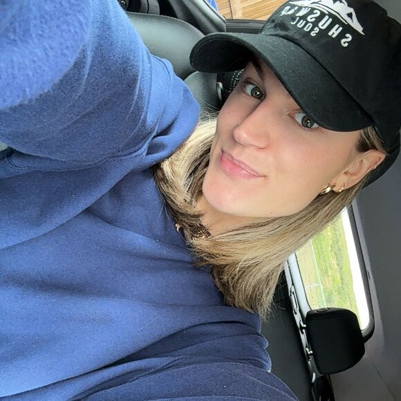 Meet your Posher, Ali - Picture 1 of 5